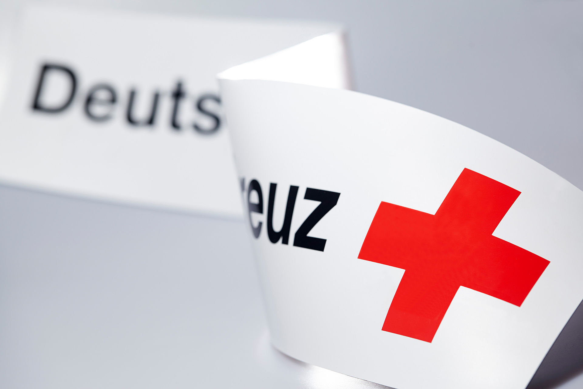 Banner 'Deutsches Rotes Kreuz' aus Papier