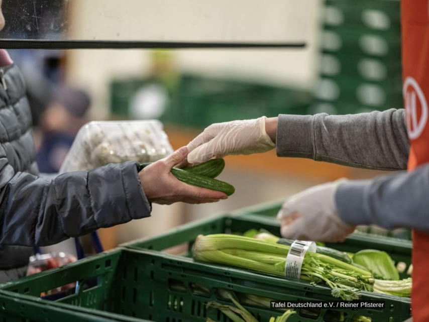 Ausgabe der Lebensmittelspenden